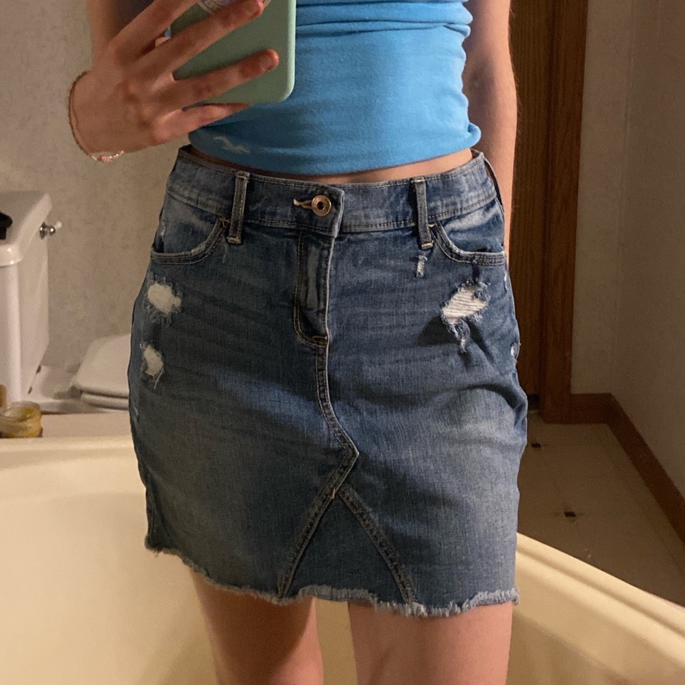 cute+trendy abercrombie distressed denim dark wash mini skirt